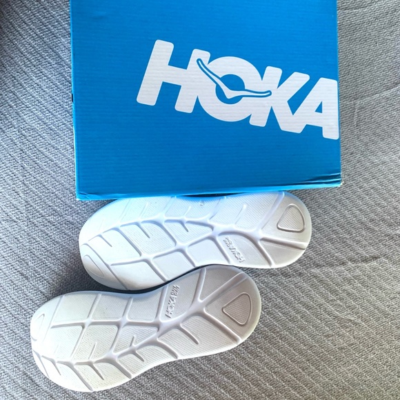 Hoka One One- Women’s Akasa 9.5 - Picture 5 of 7